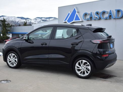 Used 2023 Chevrolet Bolt EUV LT w/ Driver Confidence Package image 6