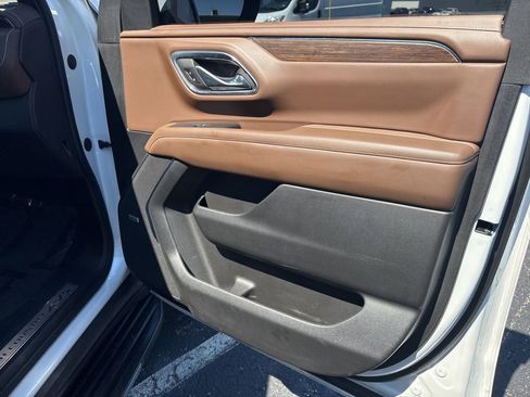 Used 2023 Chevrolet Suburban High Country AWD/4WD image 34