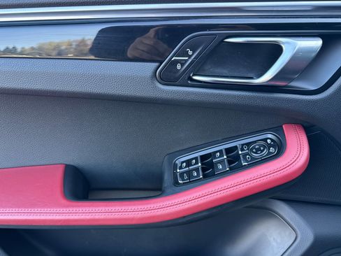 Used 2018 Porsche Macan image 11