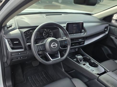 Used 2024 Nissan Rogue SV w/ SV Premium Package image 22