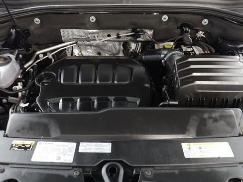 Used 2025 Volkswagen Atlas Peak Edition SE image 21