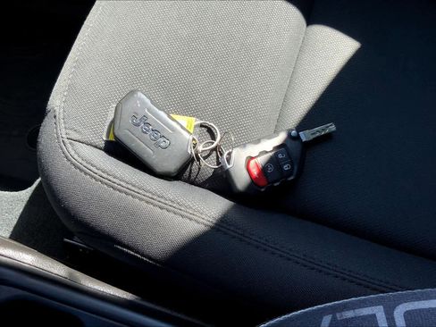 Used 2022 Jeep Wrangler Unlimited Sport image 14