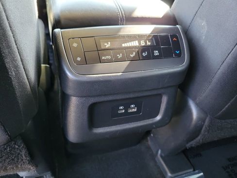 Used 2022 Nissan Pathfinder SV FWD image 23