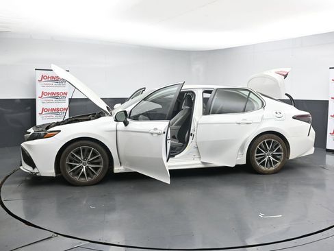 Used 2022 Toyota Camry SE image 28