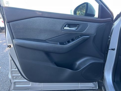 Used 2023 Nissan Rogue SV image 21