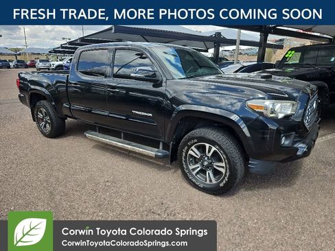 Used 2019 Toyota Tacoma TRD Sport w/ TRD Premium Sport Package AWD/4WD image 2