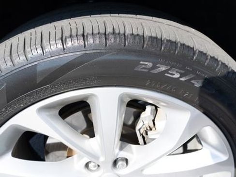 Used 2023 Ford Explorer Platinum w/ Technology Package image 39