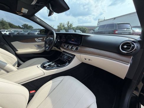 Used 2017 Mercedes-Benz E 300 4MATIC image 28