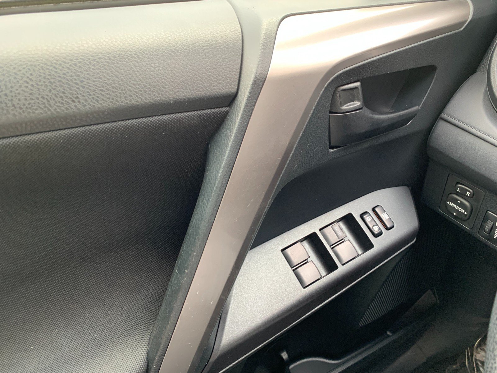 Used 2017 Toyota RAV4 LE w/ All Weather Liner Package AWD/4WD image 14