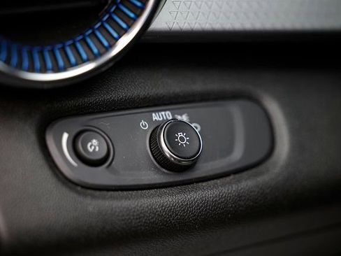 Used 2025 Chevrolet Trax LT image 19