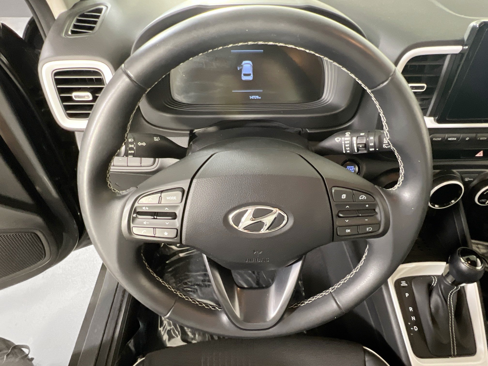 Used 2023 Hyundai Venue Limited FWD image 11