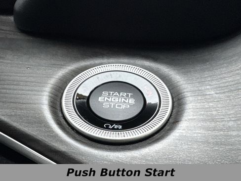 Used 2022 Jeep Grand Cherokee L Limited image 9