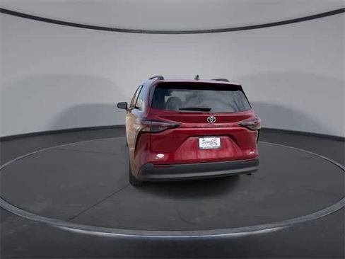 New 2026 Toyota Sienna XLE image 7