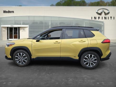 Used 2023 Toyota Corolla Cross SE image 6