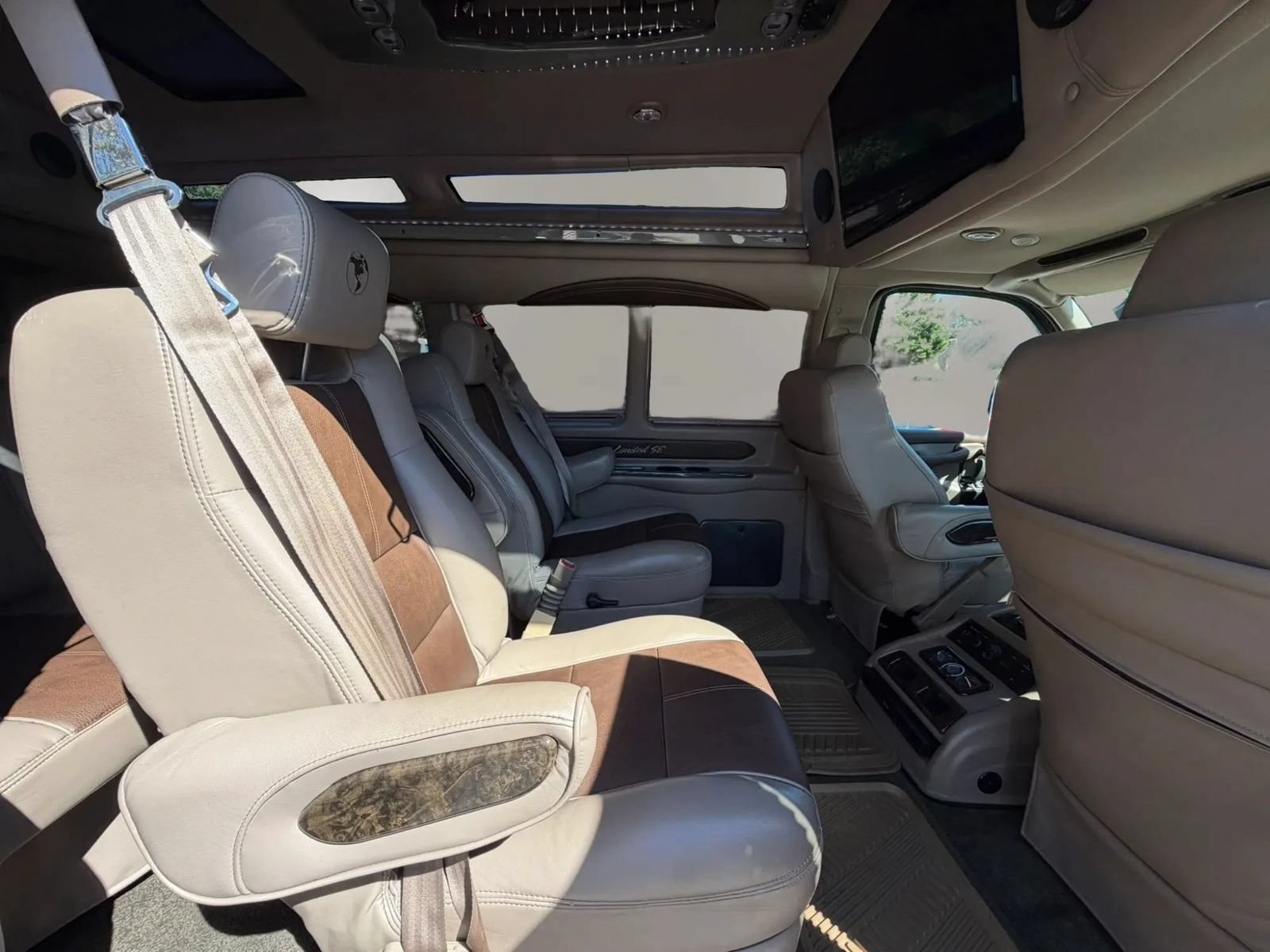 Used 2015 Chevrolet Express 2500 RWD image 32