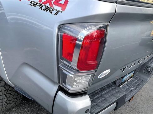Used 2022 Toyota Tacoma TRD Sport w/ Technology Package AWD/4WD image 28