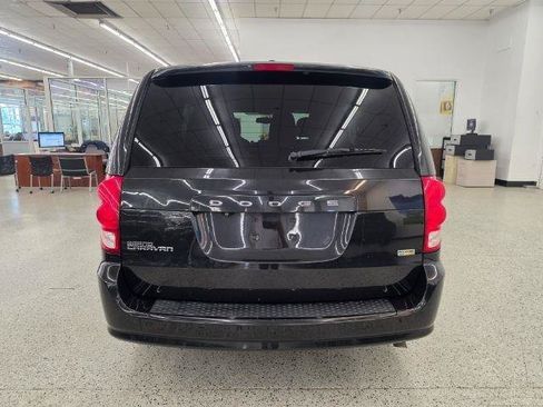 Used 2018 Dodge Grand Caravan SE FWD image 6