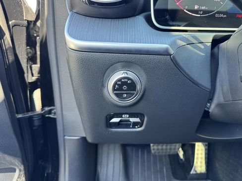 Used 2025 Mercedes-Benz C 300 4MATIC Sedan image 23