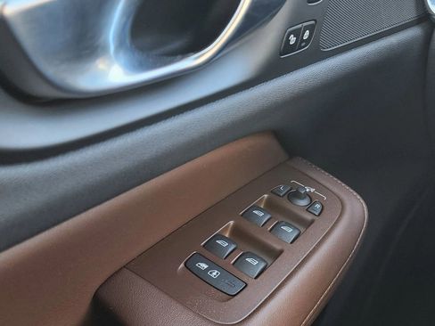 Used 2025 Volvo V60 B5 Cross Country Plus image 39