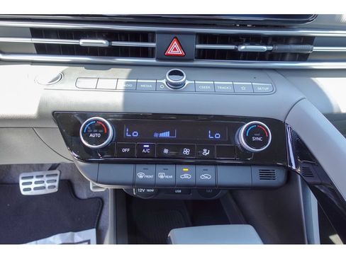 Used 2026 Hyundai Elantra SEL FWD image 21