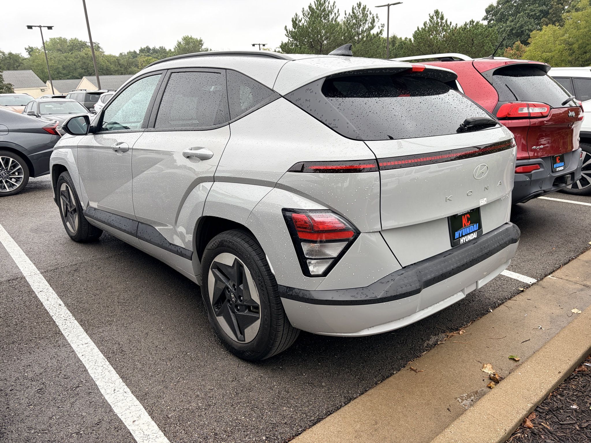 Used 2024 Hyundai Kona SEL FWD image 3