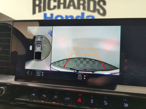 Used 2024 GMC Sierra 1500 SLT w/ SLT Premium Plus Package image 15