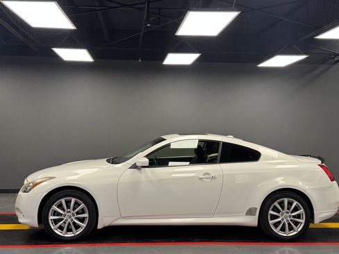 Used 2013 INFINITI G37 x w/ Premium Pkg image 3