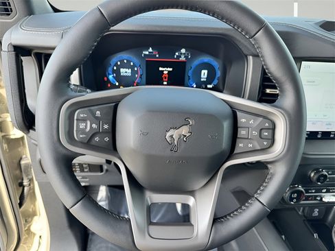 New 2025 Ford Bronco Badlands image 13