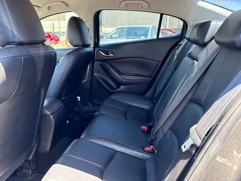 Used 2018 MAZDA MAZDA3 Touring FWD image 13