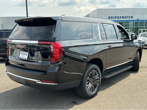 Used 2025 GMC Yukon XL Elevation w/ Technology Package AWD/4WD image 10