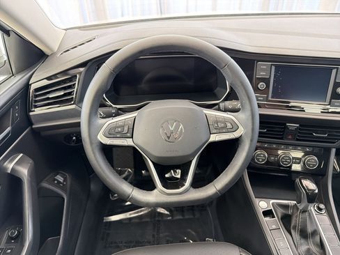 Certified 2024 Volkswagen Jetta SE image 22
