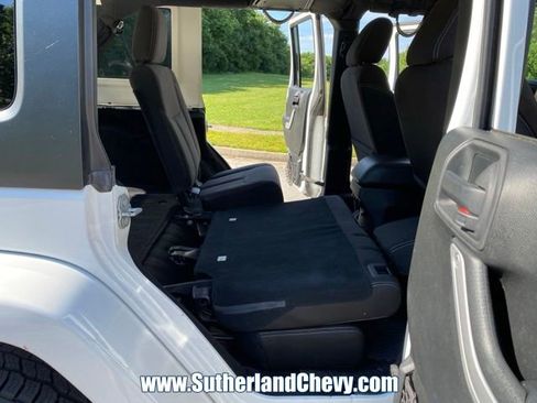 Used 2016 Jeep Wrangler Unlimited Sahara AWD/4WD image 32