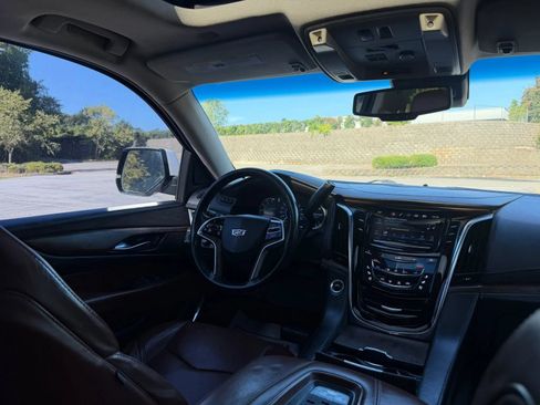 Used 2016 Cadillac Escalade ESV Luxury AWD/4WD image 7