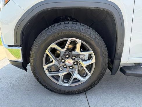 Used 2025 GMC Sierra 1500 SLT AWD/4WD image 4