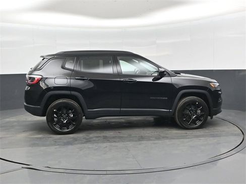 New 2026 Jeep Compass Latitude image 2
