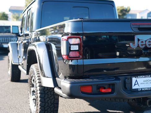 New 2026 Jeep Gladiator Rubicon w/ Steel Power Dome Hood Package AWD/4WD image 10
