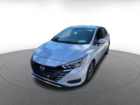 Used 2025 Nissan Versa SV image 9