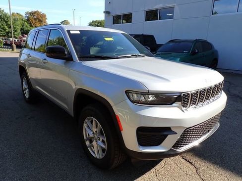 New 2025 Jeep Grand Cherokee Laredo X AWD/4WD image 8