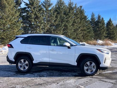 Used 2025 Toyota RAV4 XLE image 19