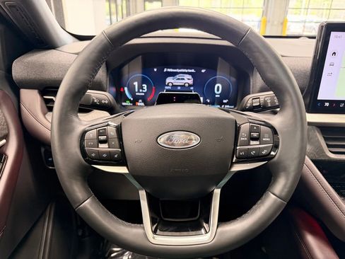 Used 2025 Ford Explorer Platinum AWD/4WD image 31
