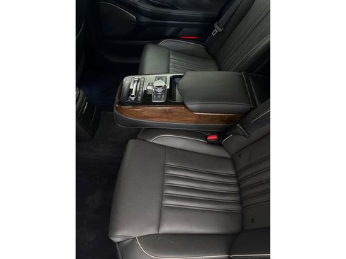 Used 2017 Genesis G90 3.3T Premium image 31