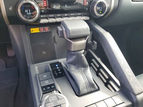 Used 2025 Toyota Tacoma Trailhunter image 17