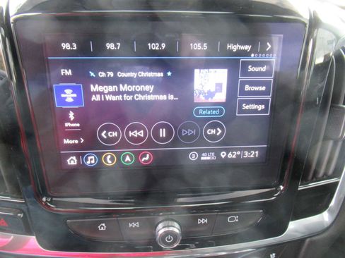 Used 2021 Chevrolet Traverse Premier image 31