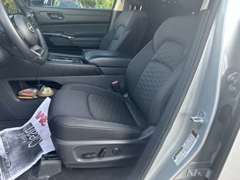 Used 2023 Nissan Pathfinder SV AWD/4WD image 19