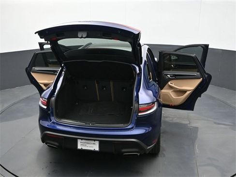 Used 2025 Porsche Macan image 28