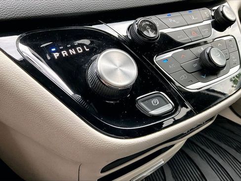 Used 2022 Chrysler Pacifica Touring-L FWD image 30