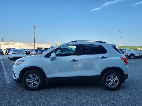 Used 2018 Chevrolet Trax LT w/ LT Convenience Package AWD/4WD image 2