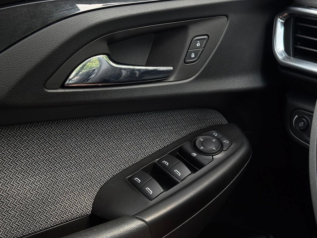 Used 2023 Chevrolet TrailBlazer LT w/ Convenience Package FWD image 26
