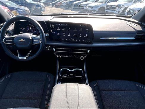 Used 2026 Chevrolet Traverse LT FWD image 11