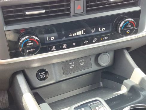 Used 2024 Nissan Rogue SV FWD image 18